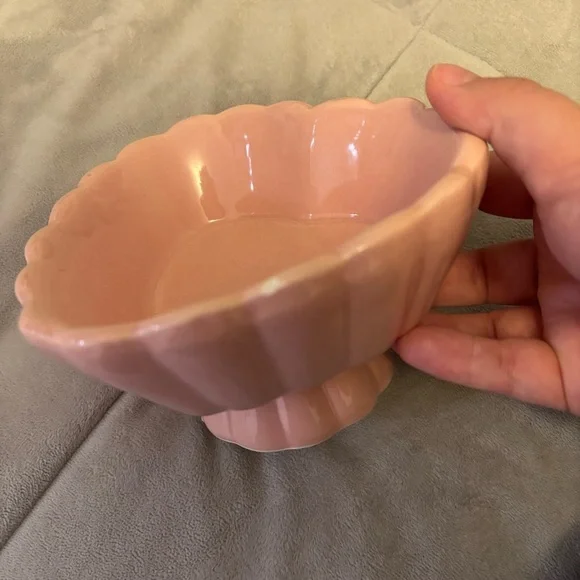 Pink Heart Shaped Scalloped Pedestal Ceramic Bowl - Picture 12 of 16